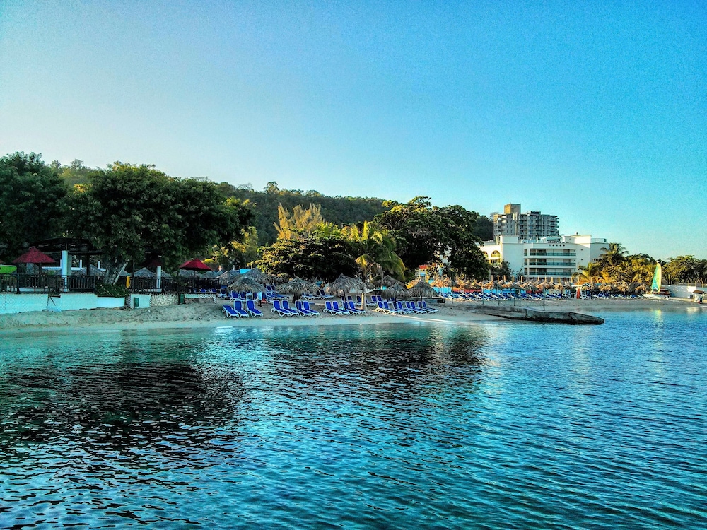 Jamaica Vacations - Grand Decameron Cornwall Beach, A Trademark All-Inclusive Resort - Property Image 31