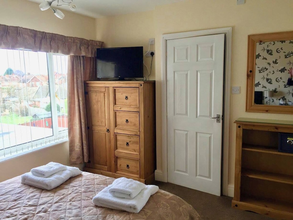 Skegness Vacations - The Northdale Hotel Ltd - Property Image 11