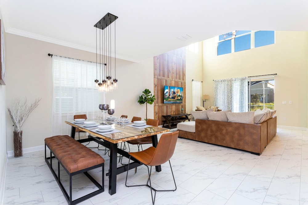 664 WS 5BR Single-family Luxury Private Pool view 4