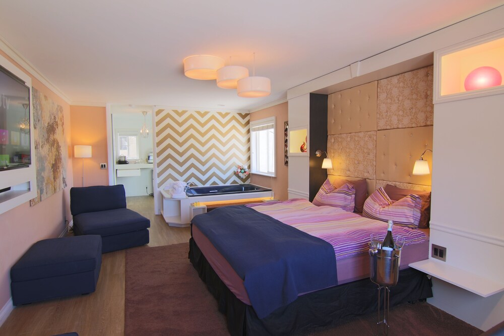 Big Bear Spa Suites