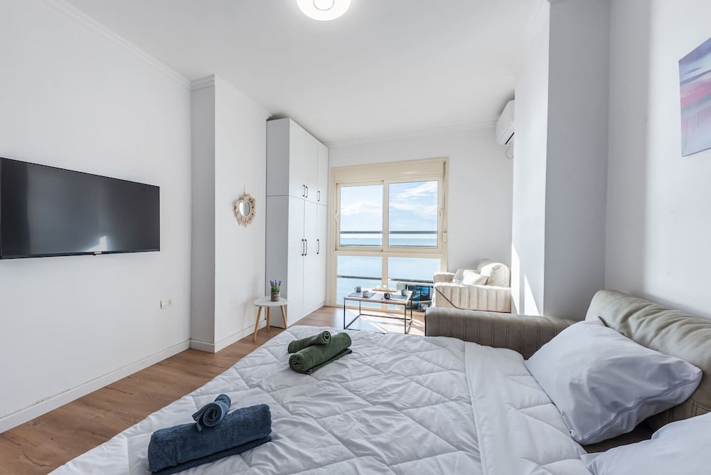 Studio With Amazing Sea View and Beach Access Durr s