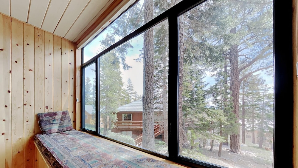 3 Outdoor Spas, Pool, Sauna and Free WiFi and Parking - Unit 531 at 1849 Condos - Slopeside by RedAwning