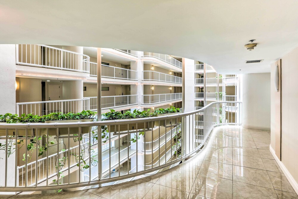 Bayfront Miami Condo w/ Resort Perks & Ocean Views