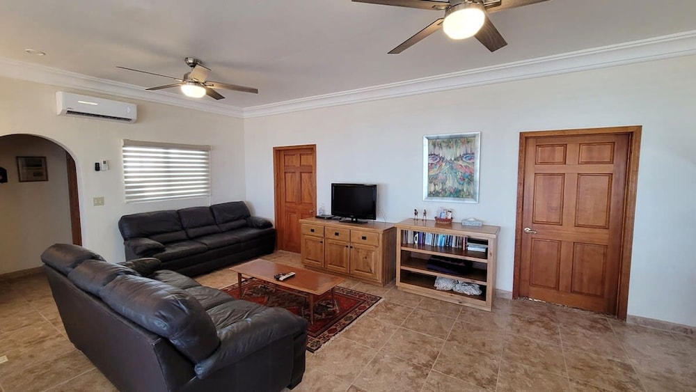 Casa Evita 3 Bedroom Beachfront Home
