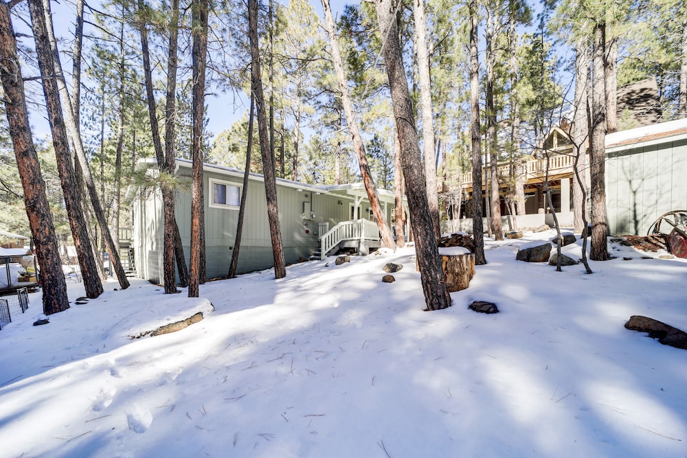Deck & Fire Pit: Modern Munds Park Retreat! view 4