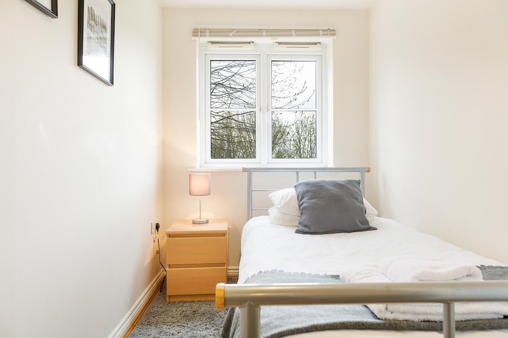 Bristol Luxury Apartment with Parking view 2