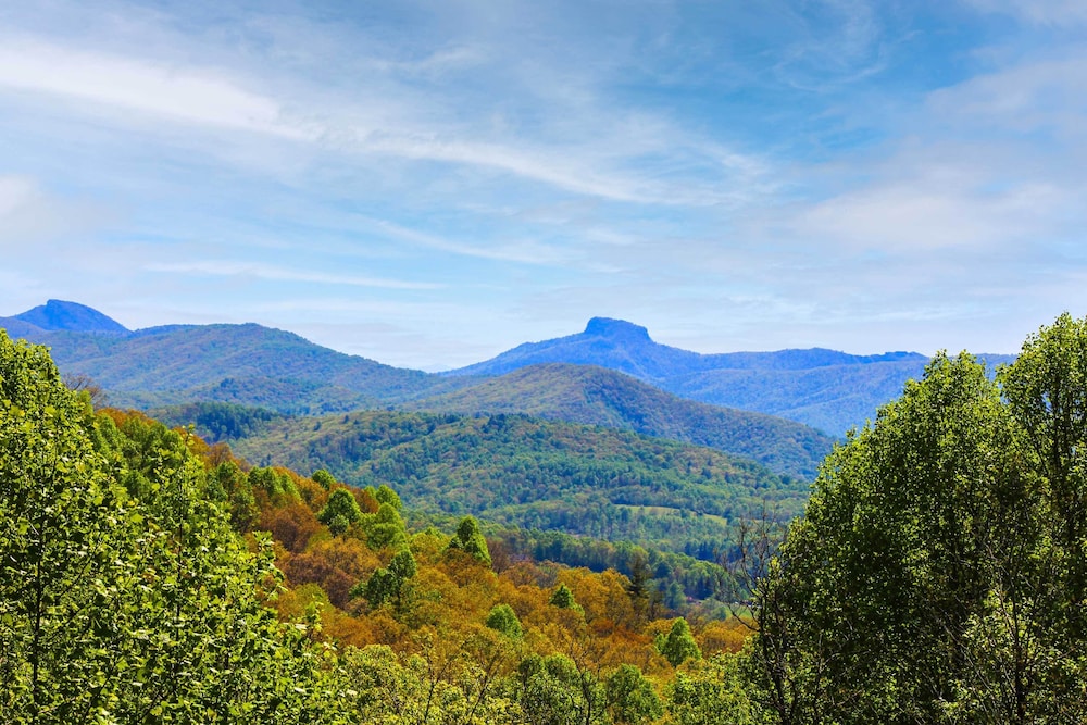 Spruce Pine Retreat w/ Gas Grill + Mtn Views! view 3