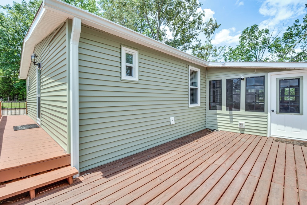 Boat, Fish, Relax: Lake Russell Retreat w/ Dock