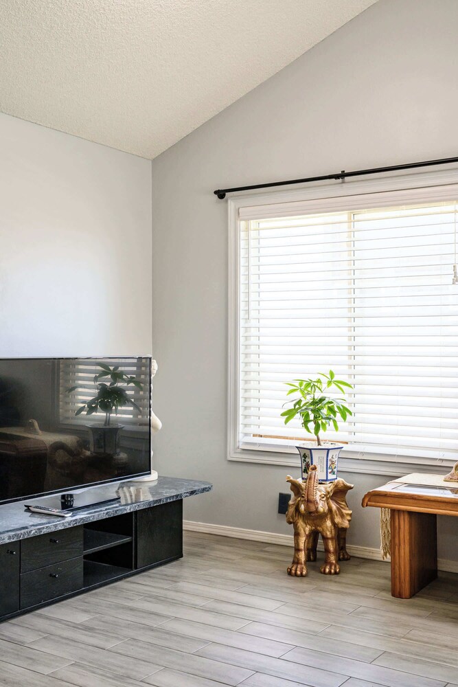 Perfect Family Getaway w Garden Near ONT Airport