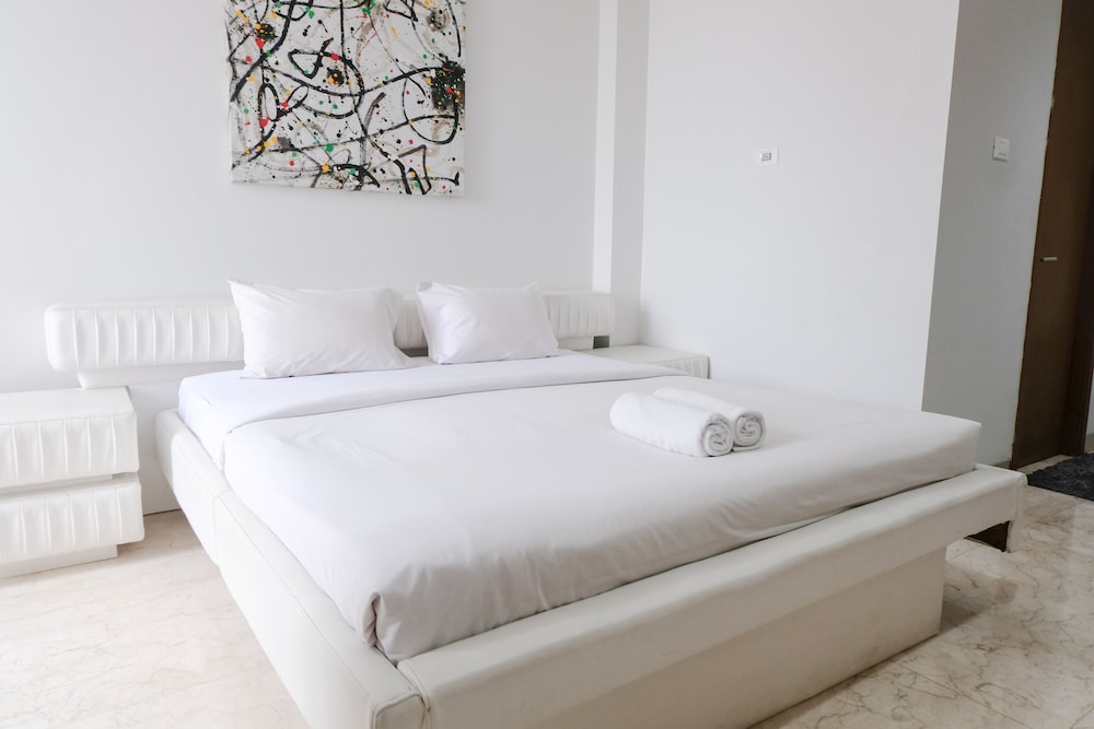 Homey 2Br Apartment At Dago Suites view 4