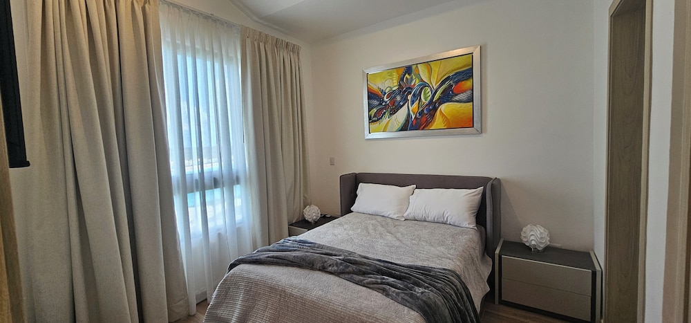 The Beach Spacious 2 Bedroom 2 Bath Apartment on top Floor With Stunning Views