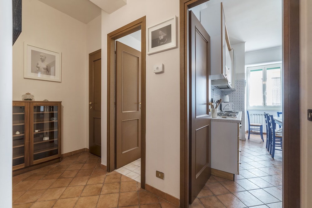 San Lorenzo Roomy Apartment