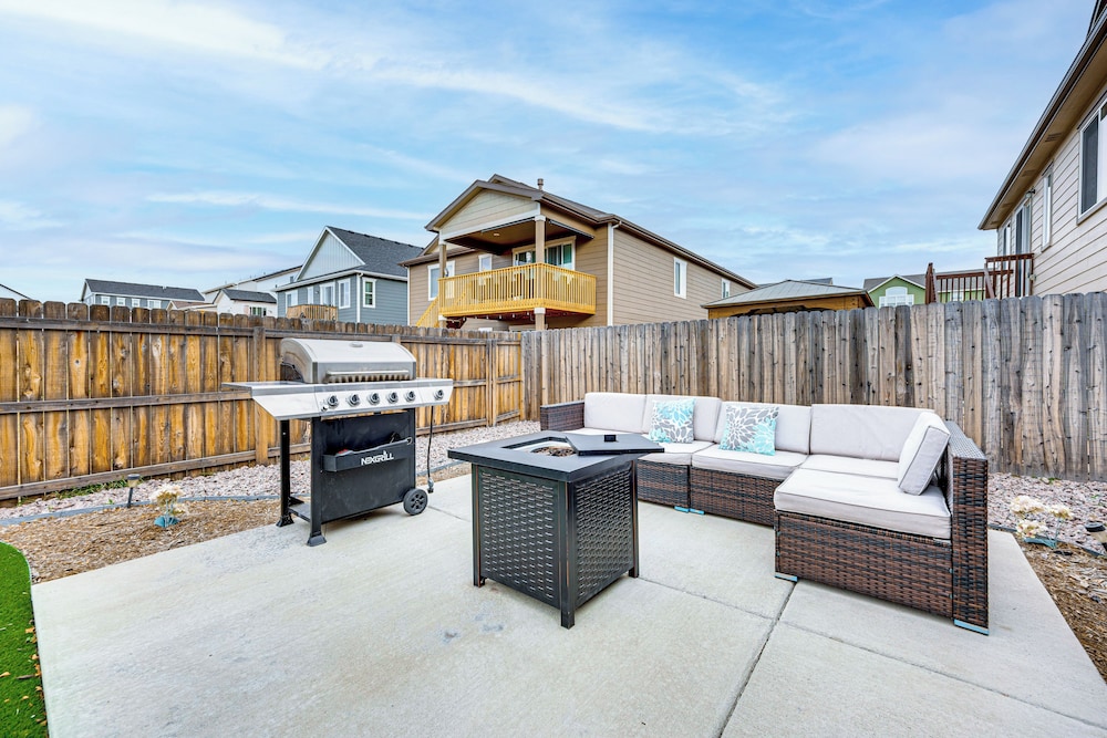 8 Mi to Usafa! Hot Tub Haven in Colorado Springs