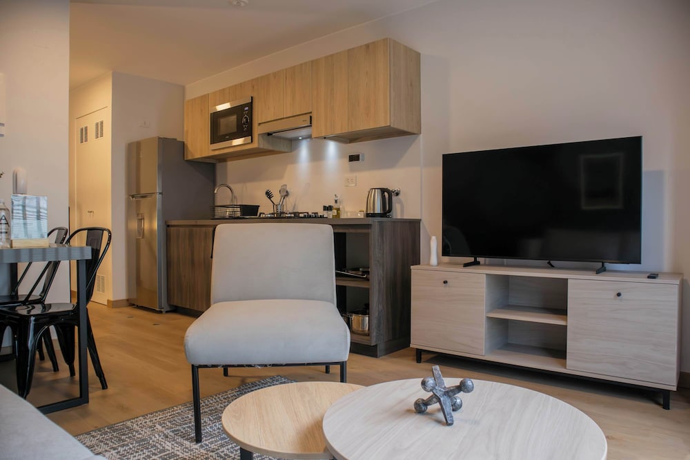 w Striking 1BR Duplex in Miraflores
