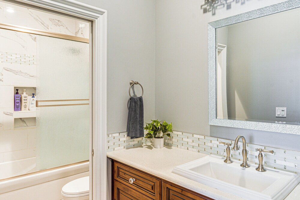 Outdoor Oasis & More: Group Getaway in Porterville