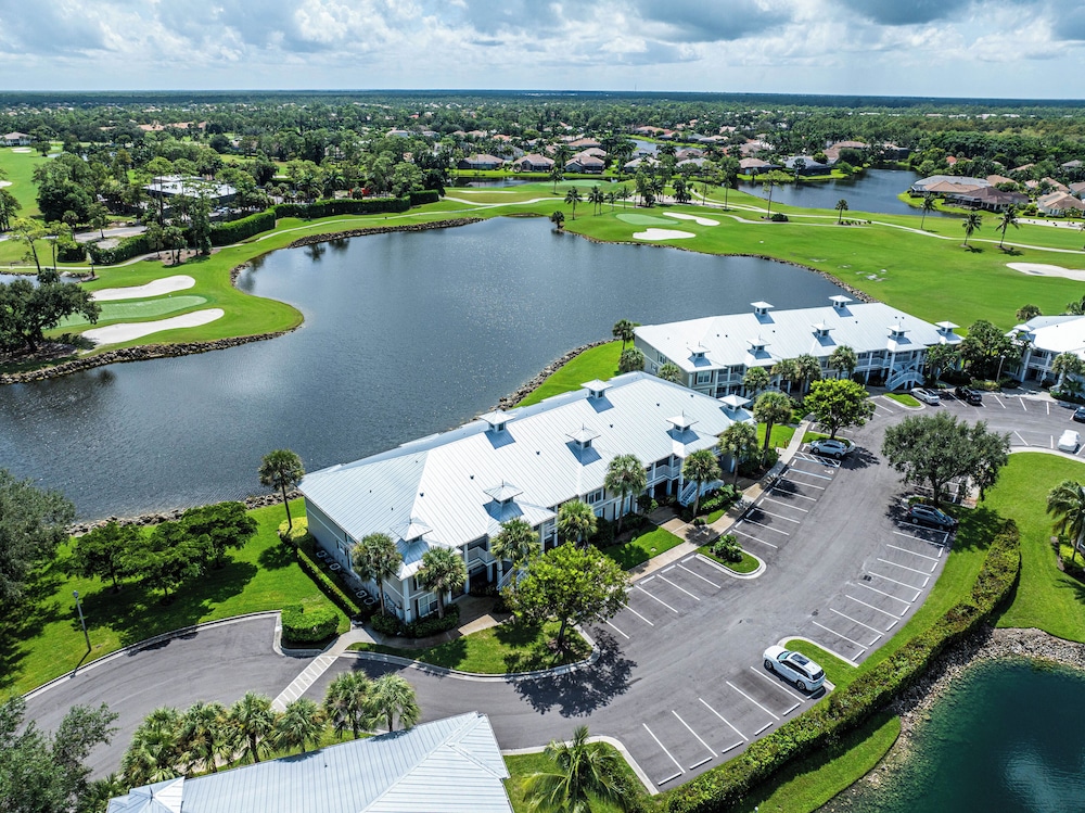 Bologna - Luxury 2-BR Condo with Lake & Golf Views at Green Links, Lely Resort. Access to Pool, Hot Tub, Tennis Courts, and Golf Courses. Near Naples Beach