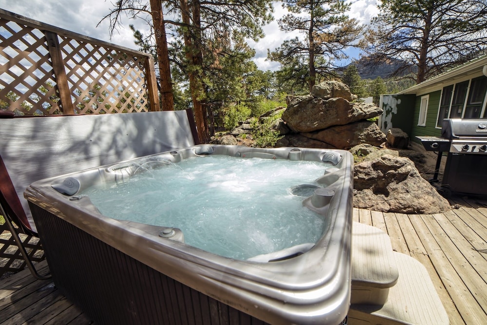 Charming Cabin, Next To National Park 3 Bedroom Cabin - #20-NCD0297 view 4