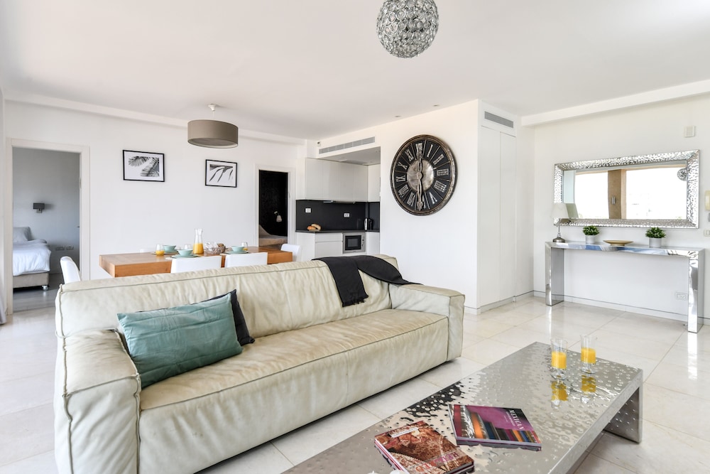 Modern Gem with Stunning Balcony by Sea N Rent