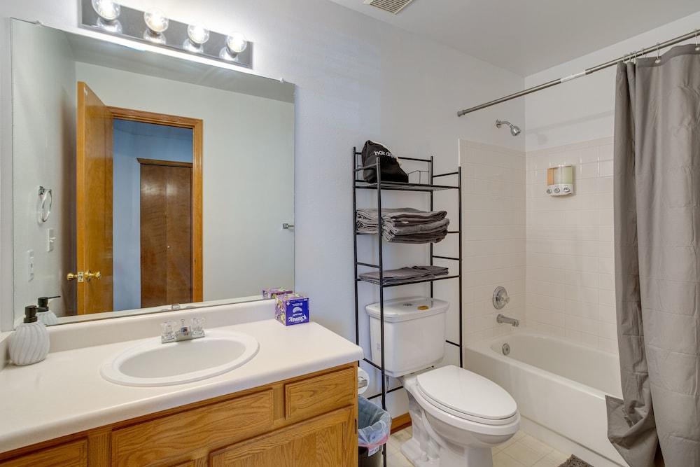 Patio, Grill, Yard: Pet-friendly Denver Home!