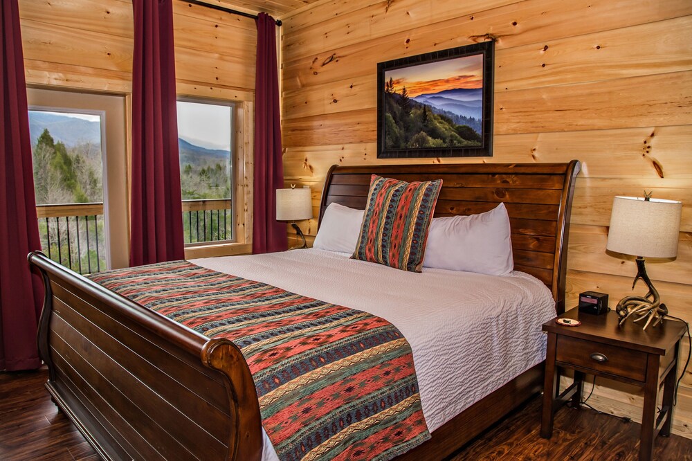 Greenbrier Estate 28 Bedroom Cabin by RedAwning