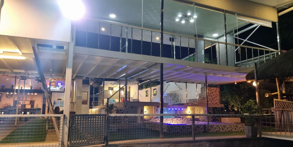 EDVIL BEACH RESORT AND JACUZZI POOL SPA