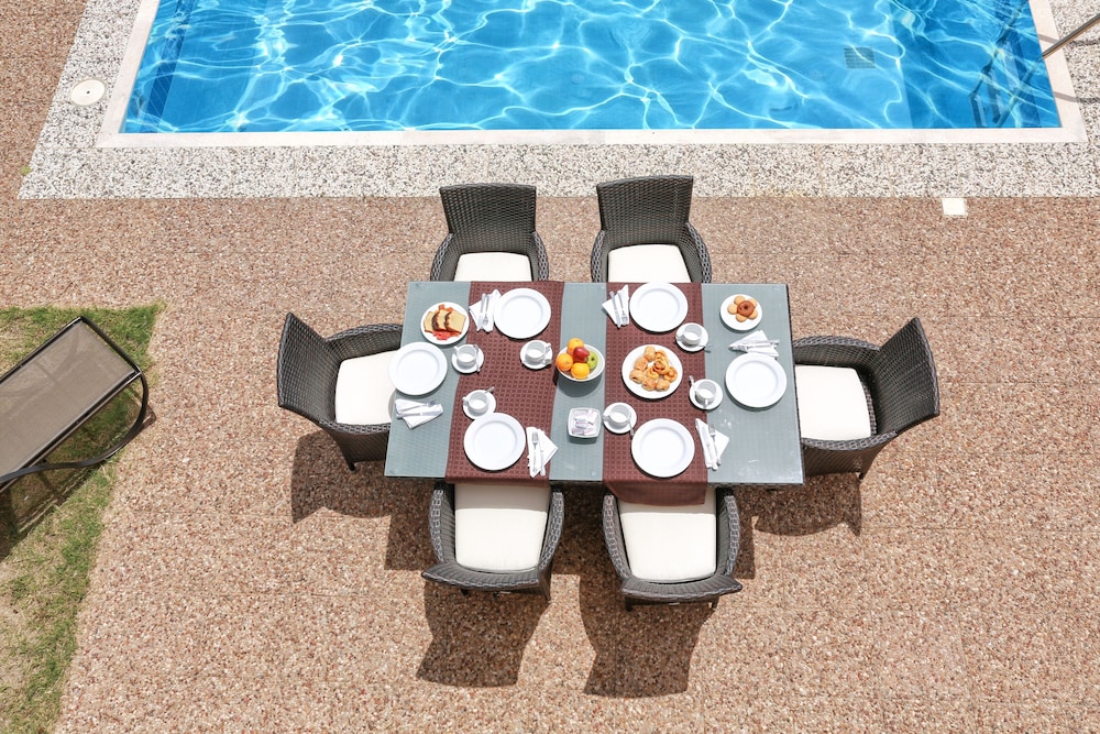 Athoniki Villas