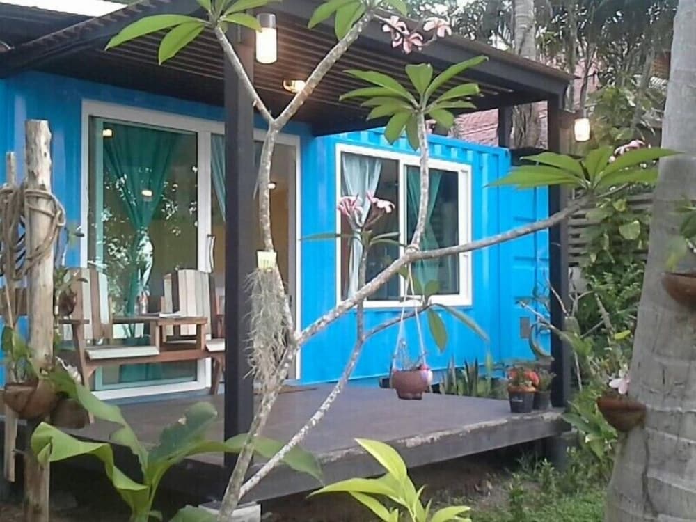 Think & Retro Cafe Lipa Noi Samui