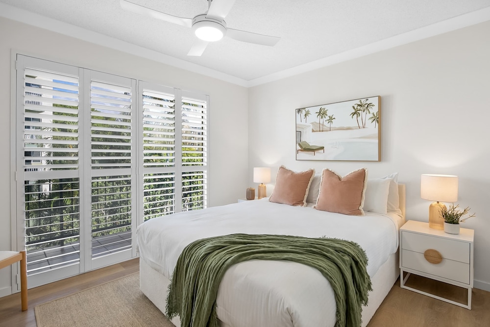 Bright 2-bed Apartment With Stunning Ocean Views