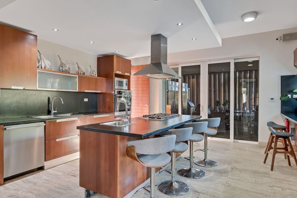 Luxurious 8-bedroom Dreamy Villa