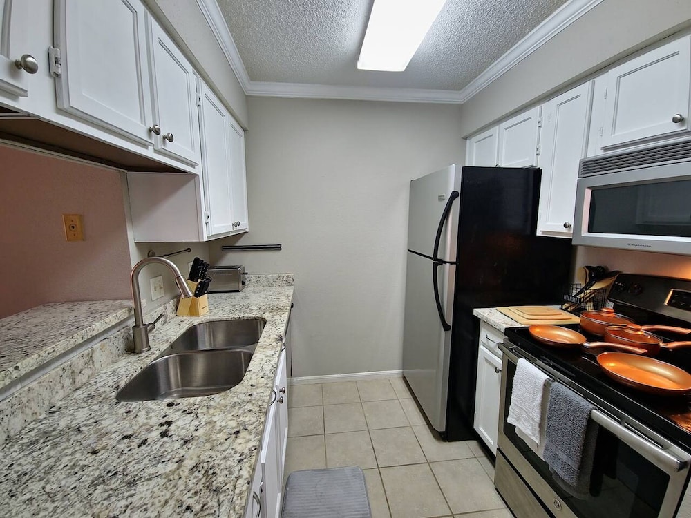 Quiet Stylish Retreat - Near NRG at TX MED Cntr