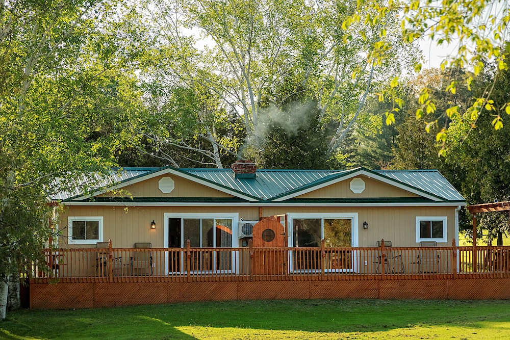 Black River Cottages