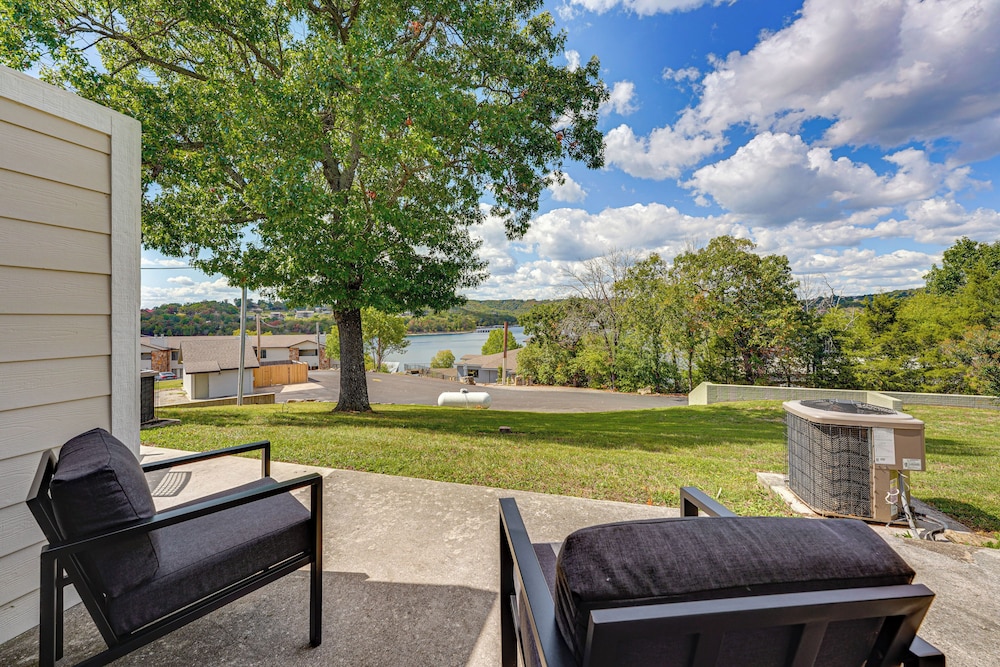 Table Rock Lake Access at Cozy Lakeside Escape view 5