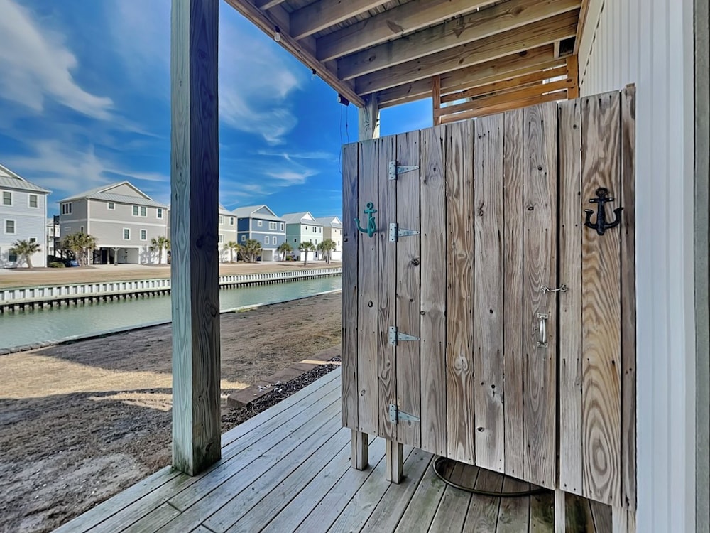 Queens Grant by Topsail Realty