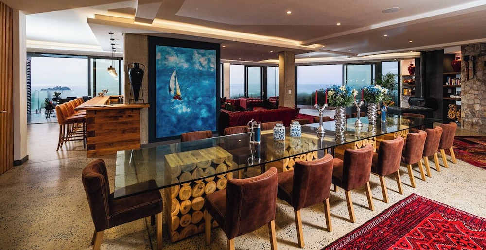 Boutique Ocean Views incorporating Wend