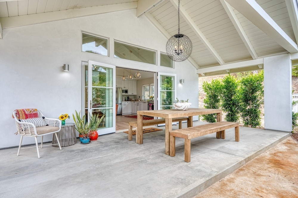 727 Sonrisa St 1 Bedroom Home by RedAwning