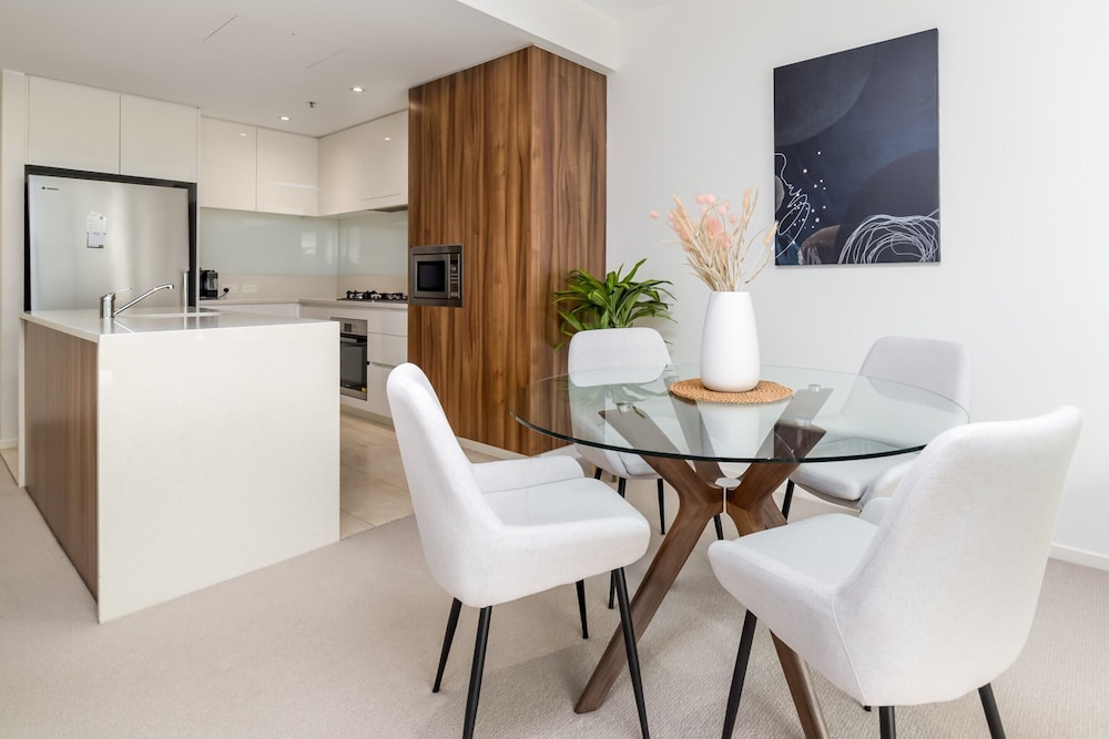 Spacious 1-bed With View in Central Location