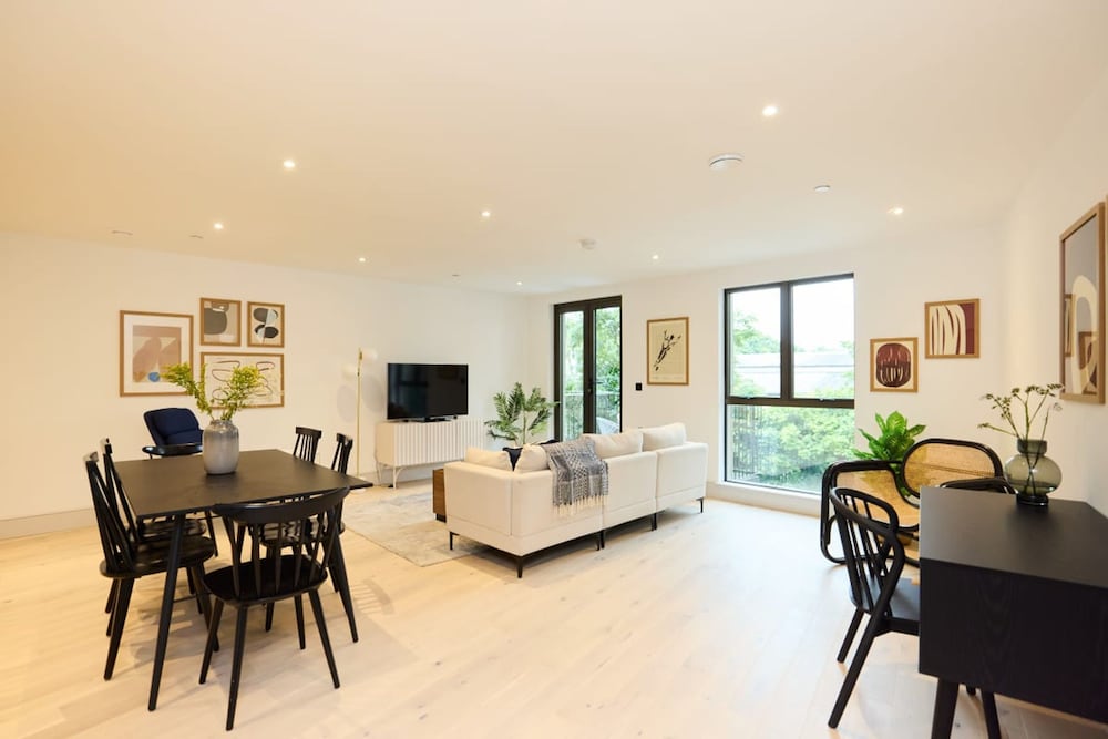 The South Wimbledon Place - Adorable 2bdr Flat With Balcony