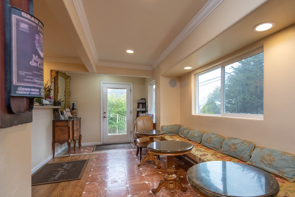 Monterey Vacations - Vendange Carmel Inn  Suites - Property Image 3