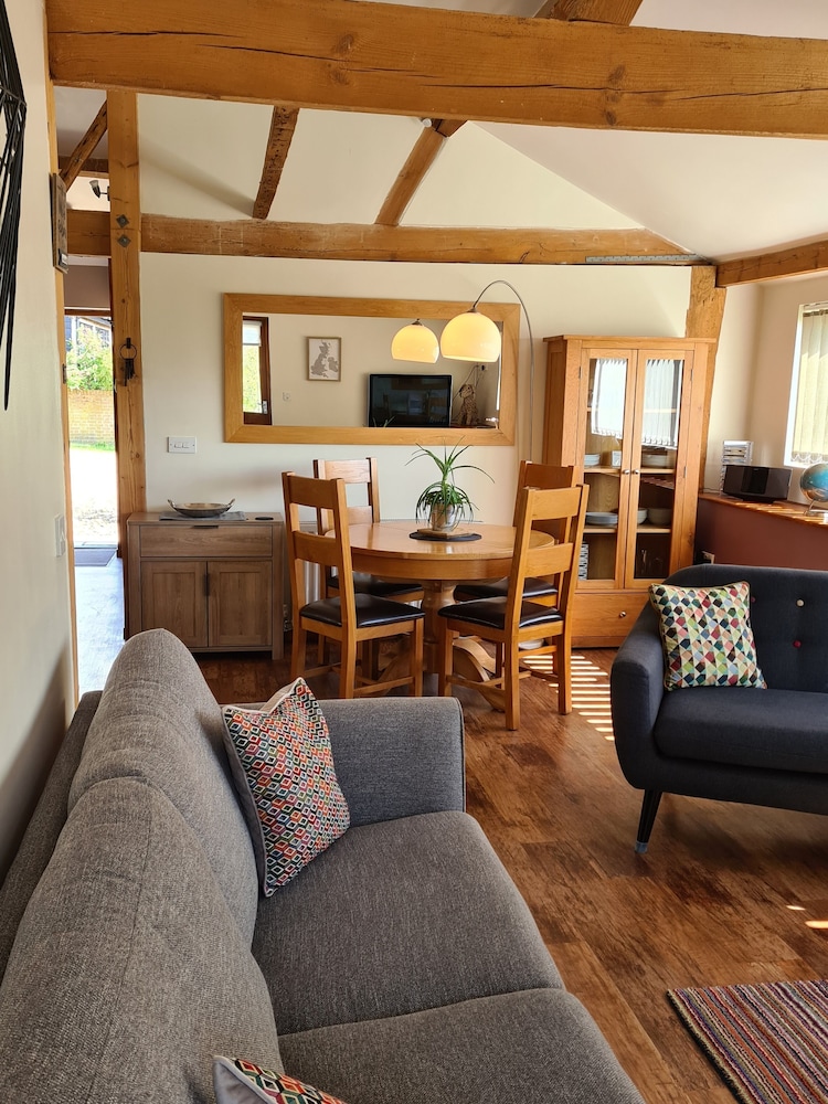 Inviting 2 Bedroom Barn Conversion, Rural Norfolk view 5
