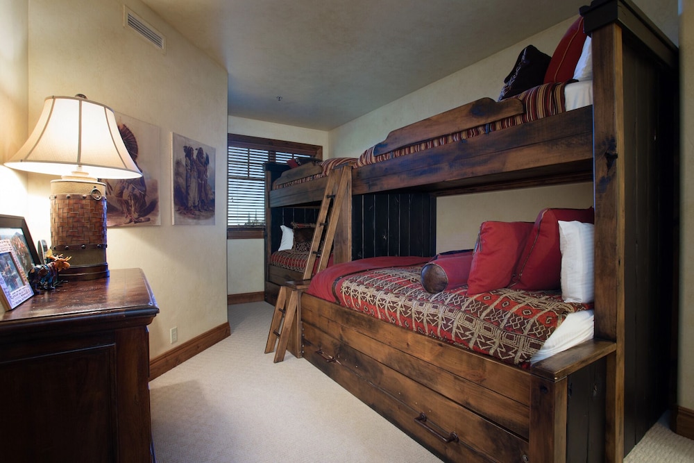 Grand Lodge - 3 Bedroom Deluxe #308 - Ski-in/out 3 Condo