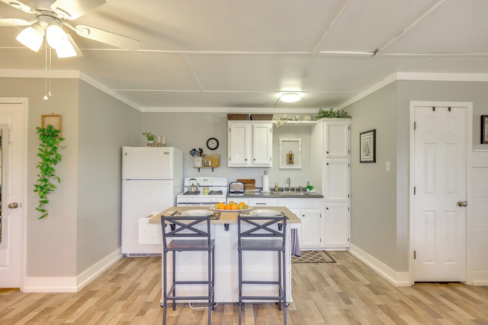 Pet-friendly Studio w/ Yard & Fire Pit in Vilonia!
