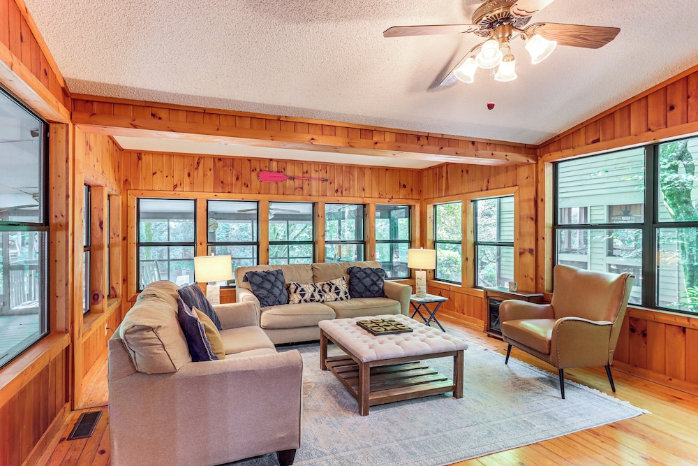 Cartecay River Retreat w/ Yard & Screened Porch!