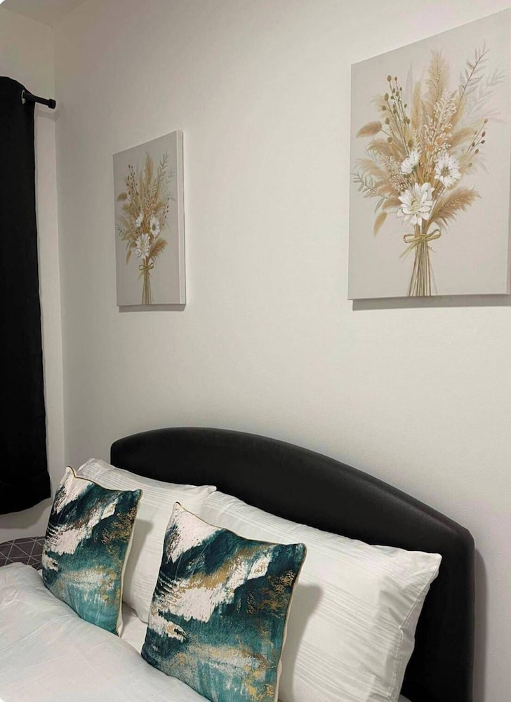 2bed Apt - City Centre With Balcony - Sleeps 6