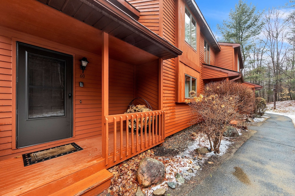 Santanoni 60h - Renovated Townhome With Privacy 2 Bedroom Townhouse by The Summit at Gore Mountain