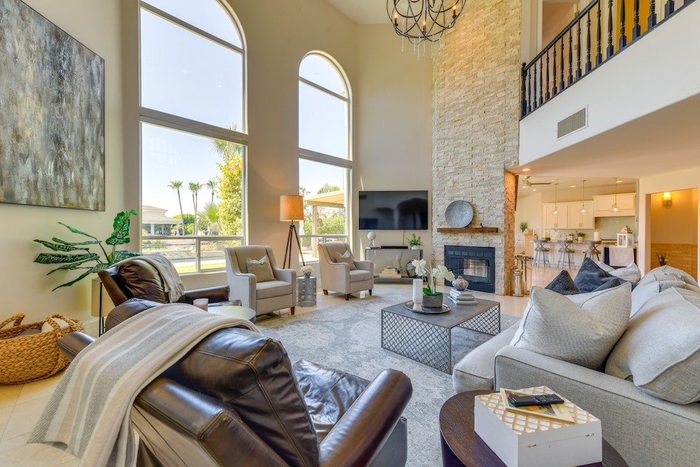 Waterfront Luxury Gilbert Retreat w/ Pool  Spa! - Property Image 8