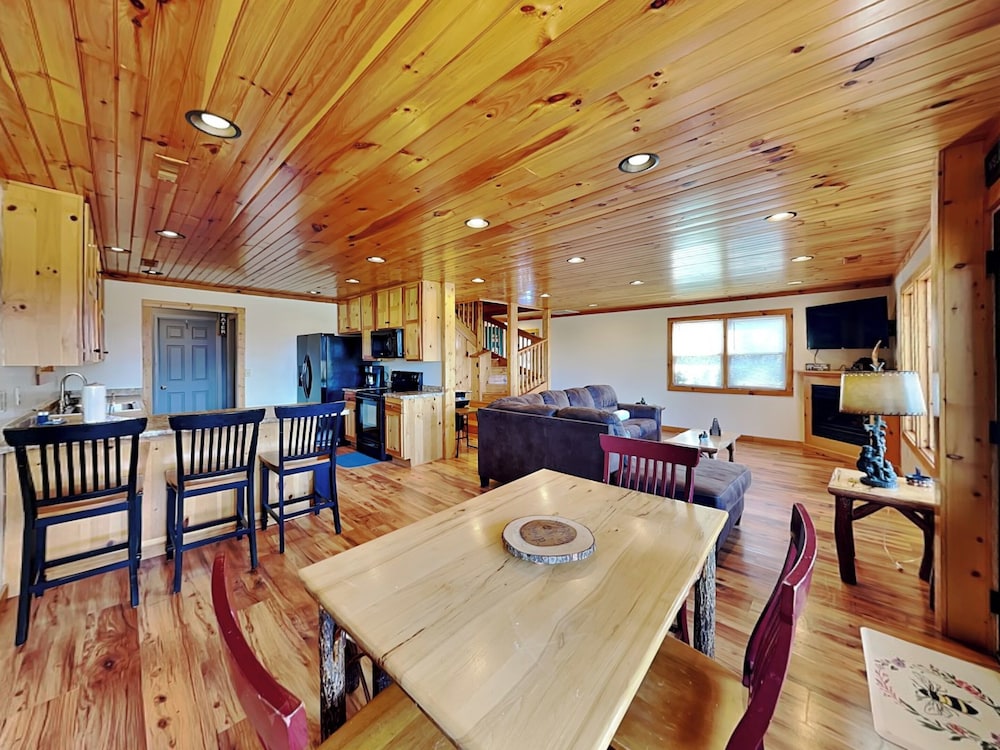 Honey Bear Hideaway by Jackson Mountain Rentals