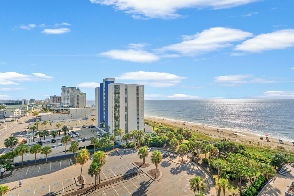 Bluewater Resort by Elliott Beach Rentals