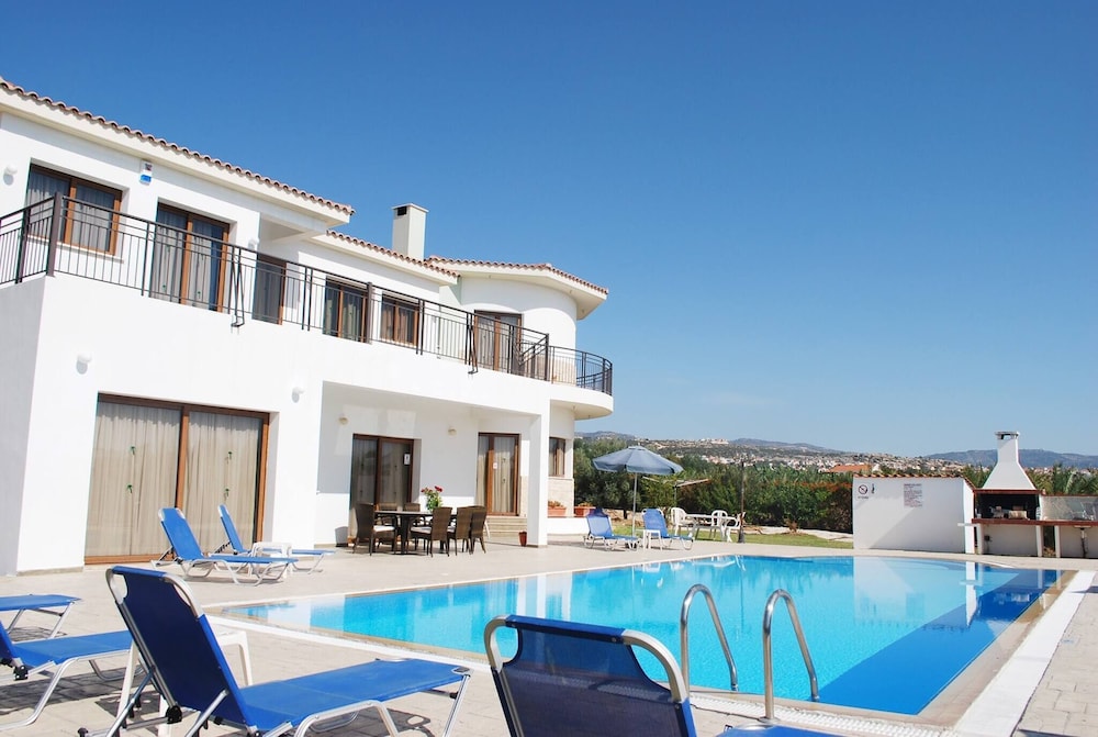 Impressive Large Villa Huge Heated Pool Garden