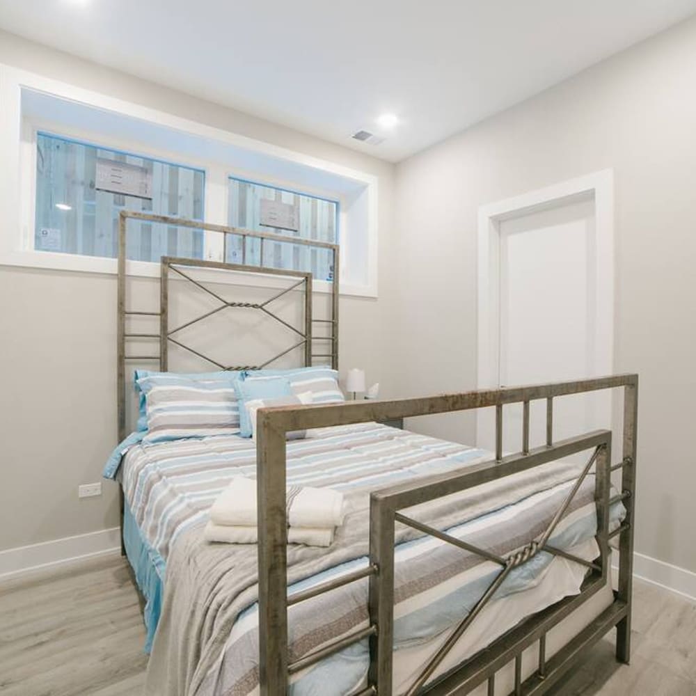 Magnificent NEW Home w 8 Beds Free Parking