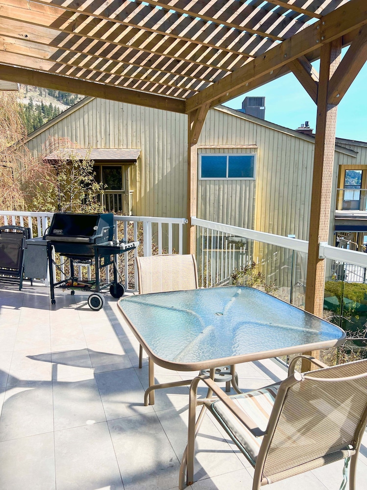 Peachland Beach Resort